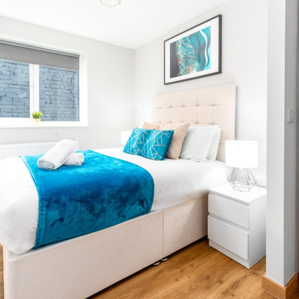 Bed, Photo of the whole room, towels