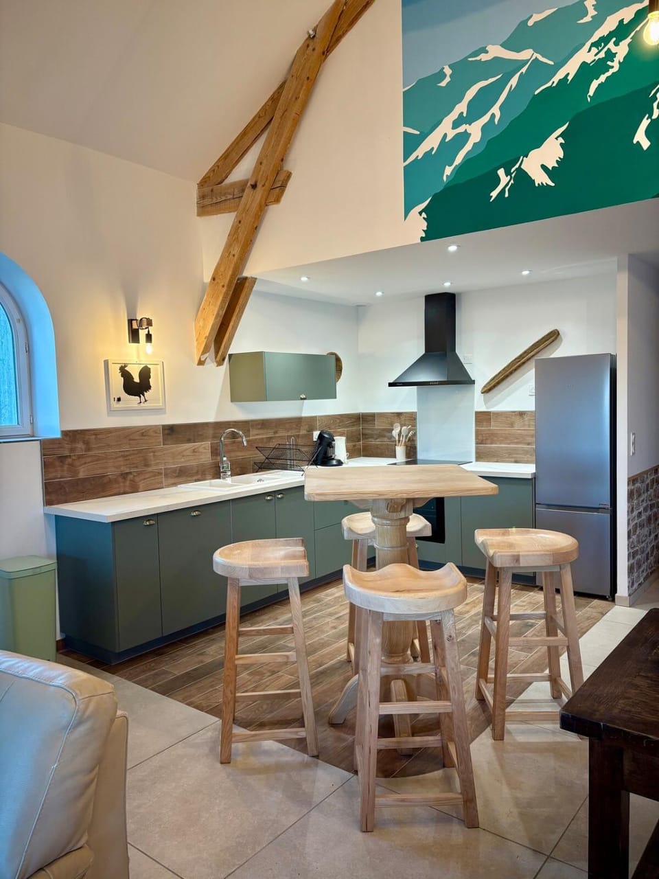 Kitchen or kitchenette, Living room, Seating area, Dining area