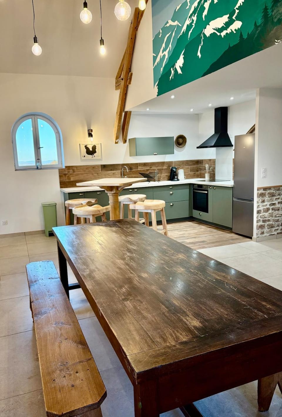 Kitchen or kitchenette, Dining area, stove