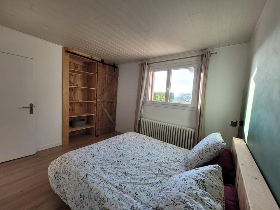 Bed, Photo of the whole room, Bedroom, wardrobe