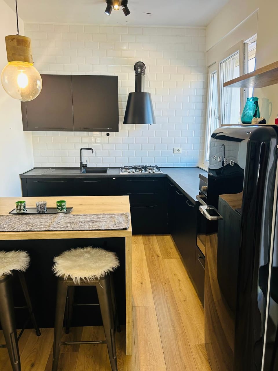 Kitchen or kitchenette, Dining area, stove