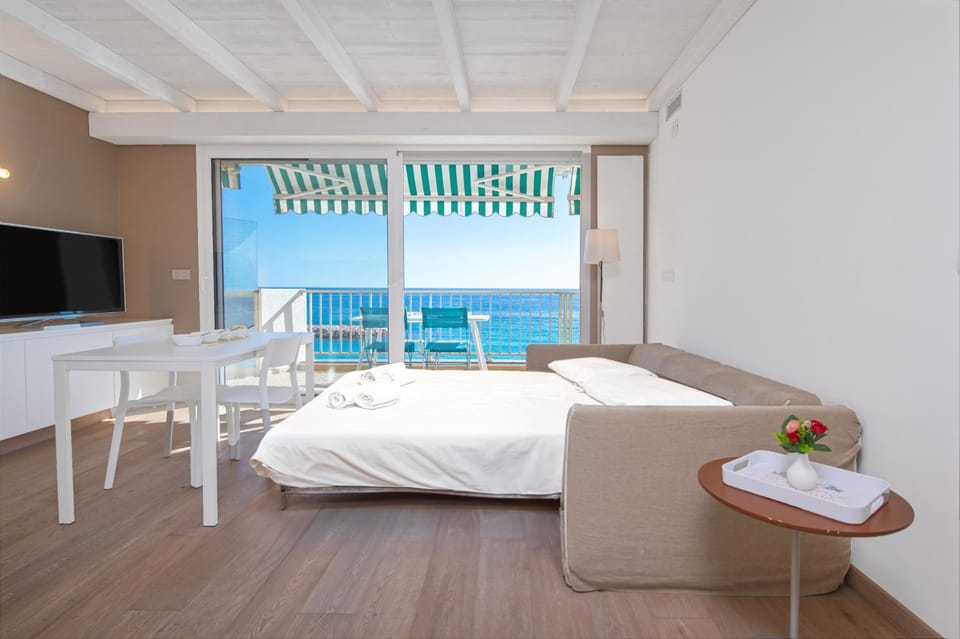 Appartement élégant face à la mer - tout équipé Apartment in Roquebrune-Cap-Martin