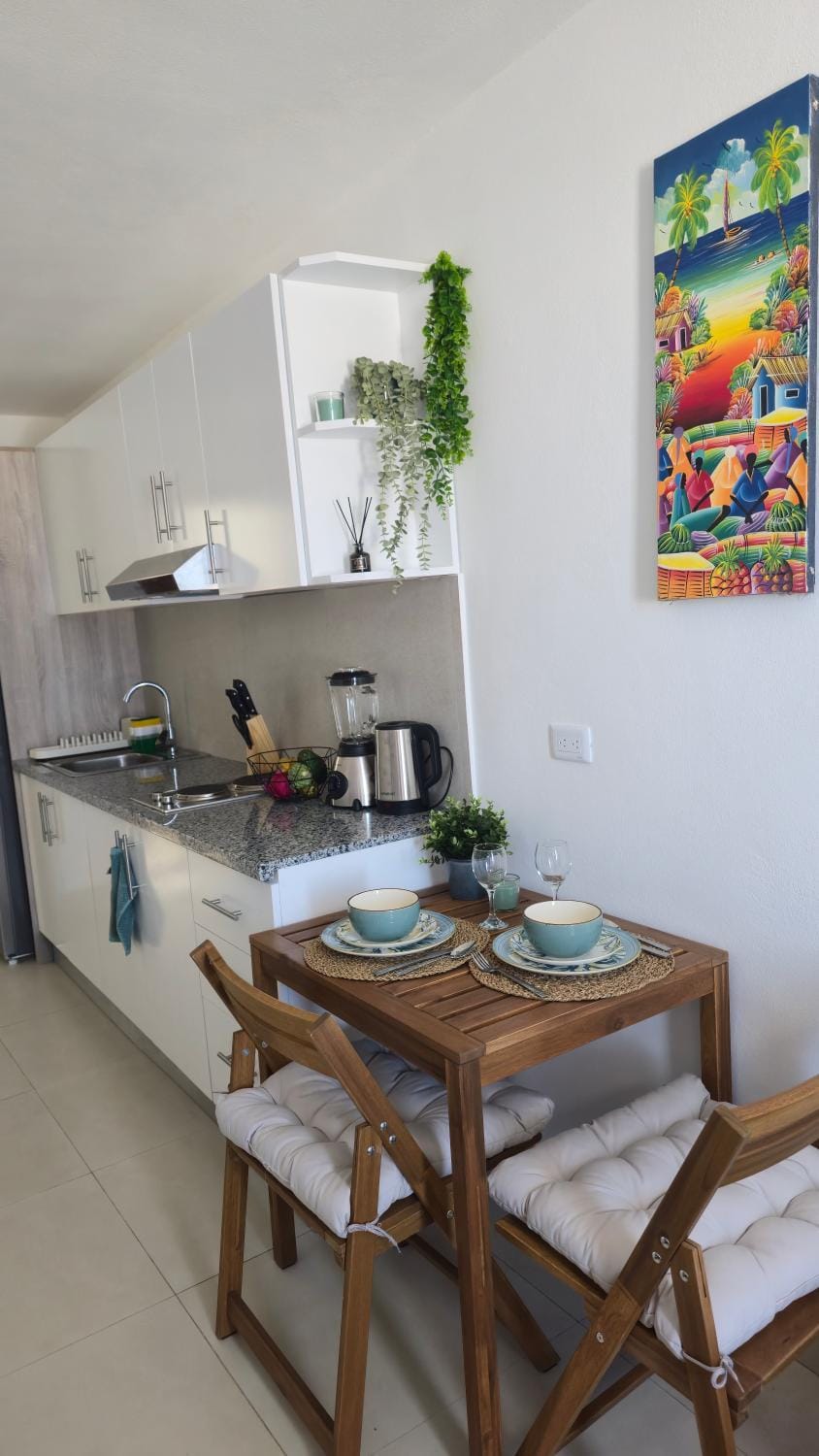 Kitchen or kitchenette, Dining area