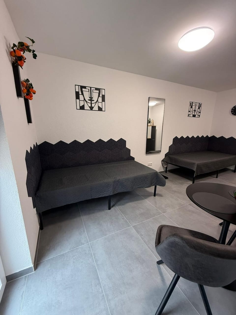 Bed, Seating area