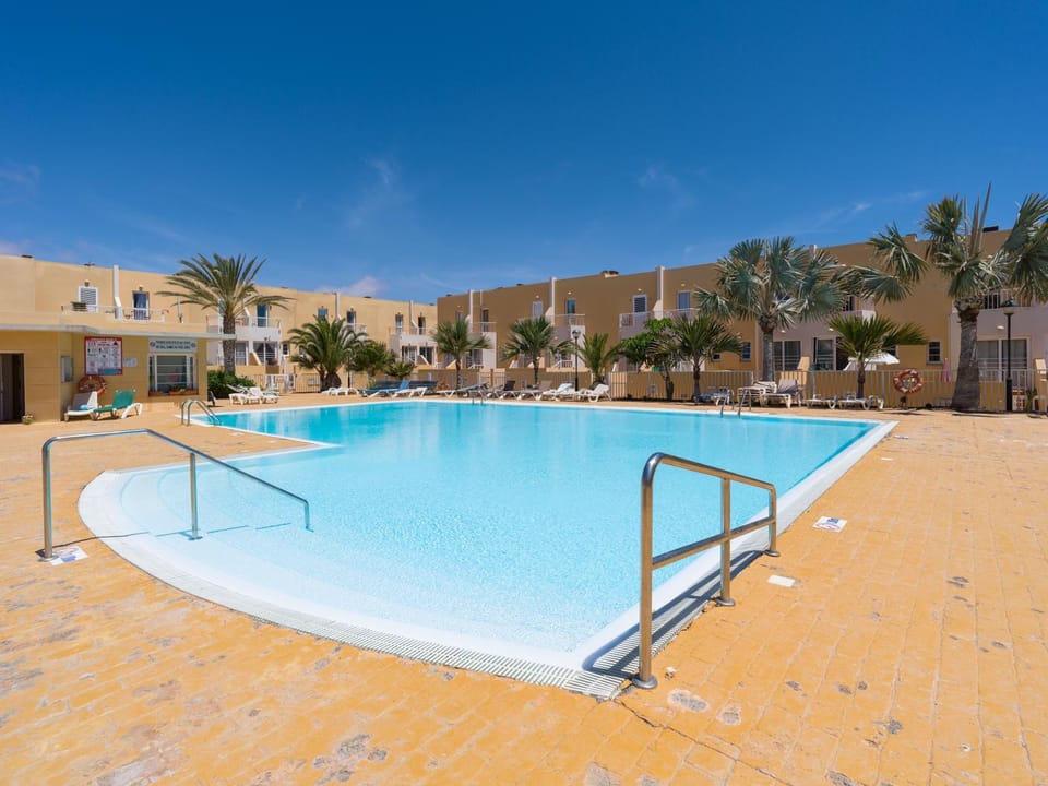 Day, Pool view, Swimming pool, sunbed