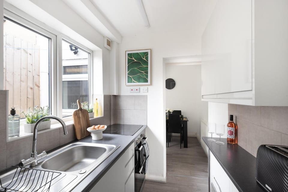 Kitchen or kitchenette, pet friendly, stove