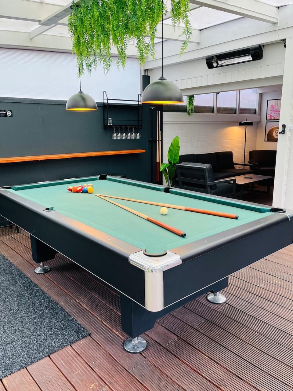 Billiard, Game Room