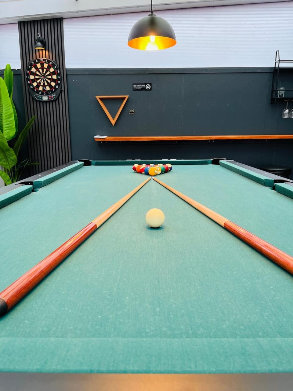 Billiard, Game Room