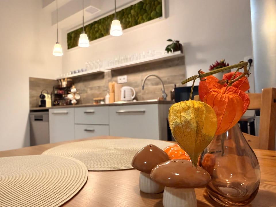 Kitchen or kitchenette, Food and drinks
