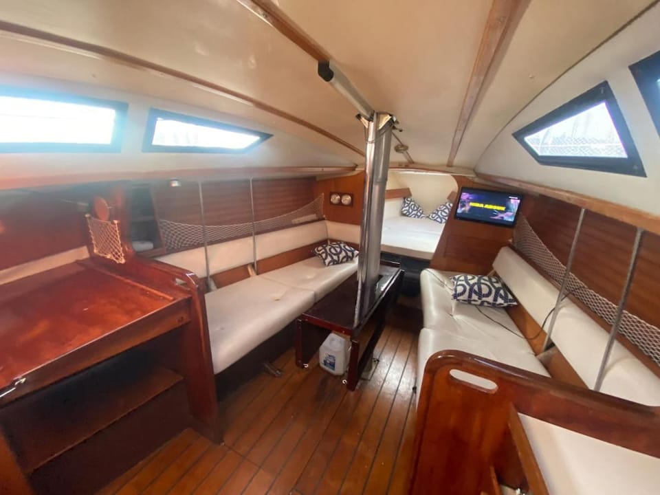 Imagine waking up to the sound of the sea Docked boat in Alicante