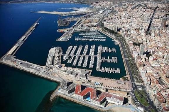 Imagine waking up to the sound of the sea Docked boat in Alicante