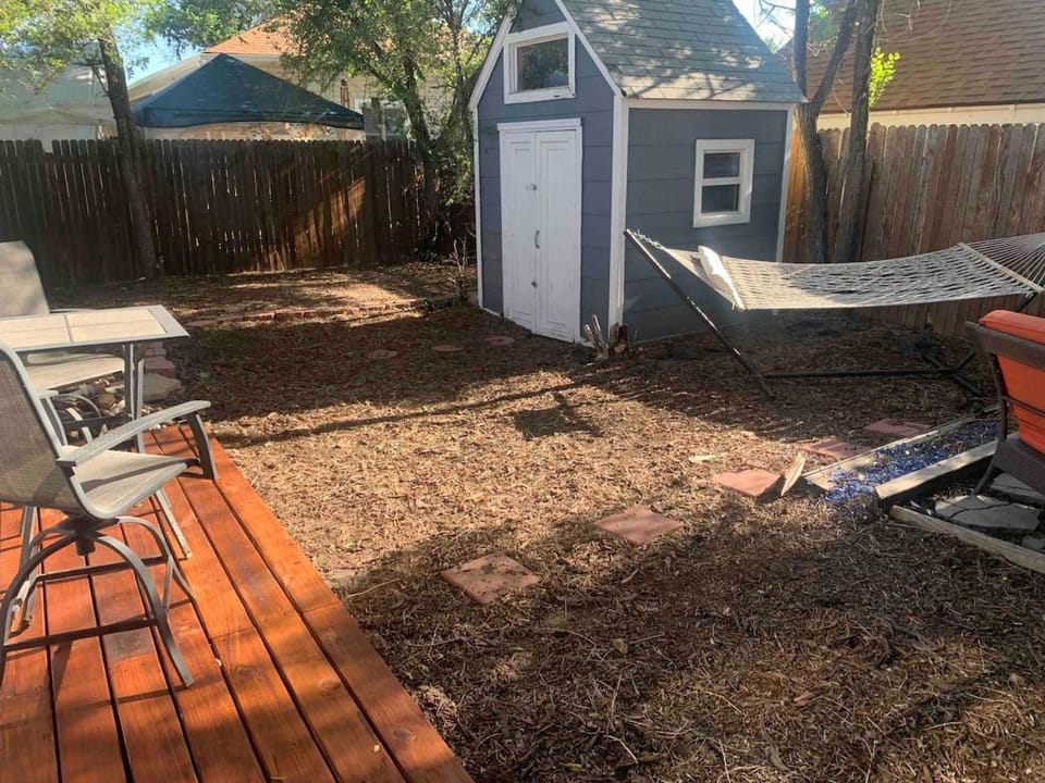 Cute 1 Bdrm Bungalow - New Flooring! Apartment in Greeley