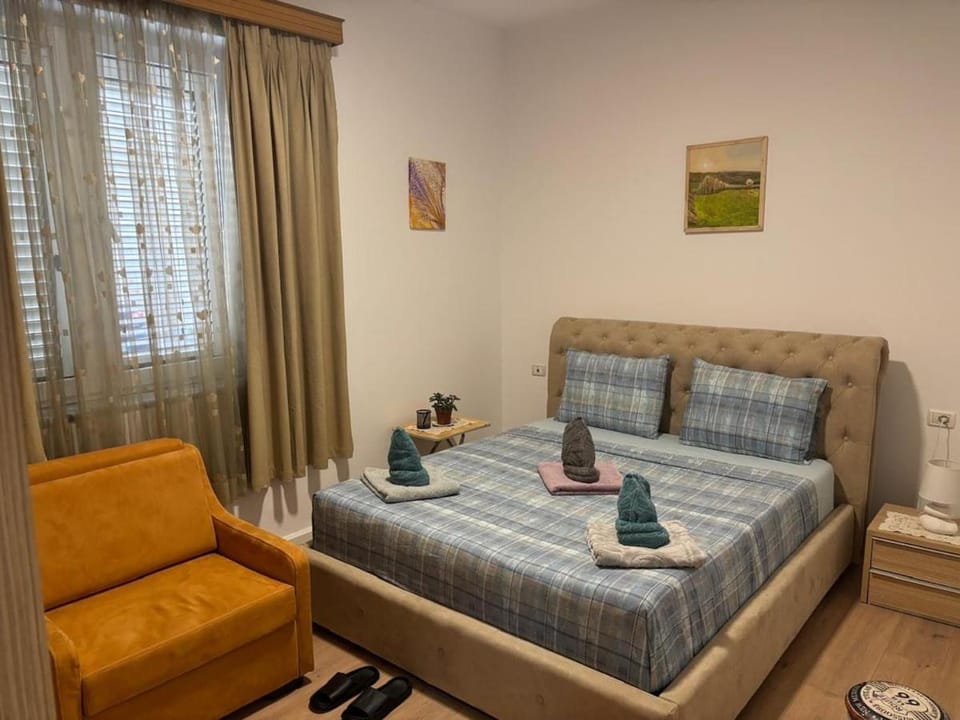 Photo of the whole room, Bedroom