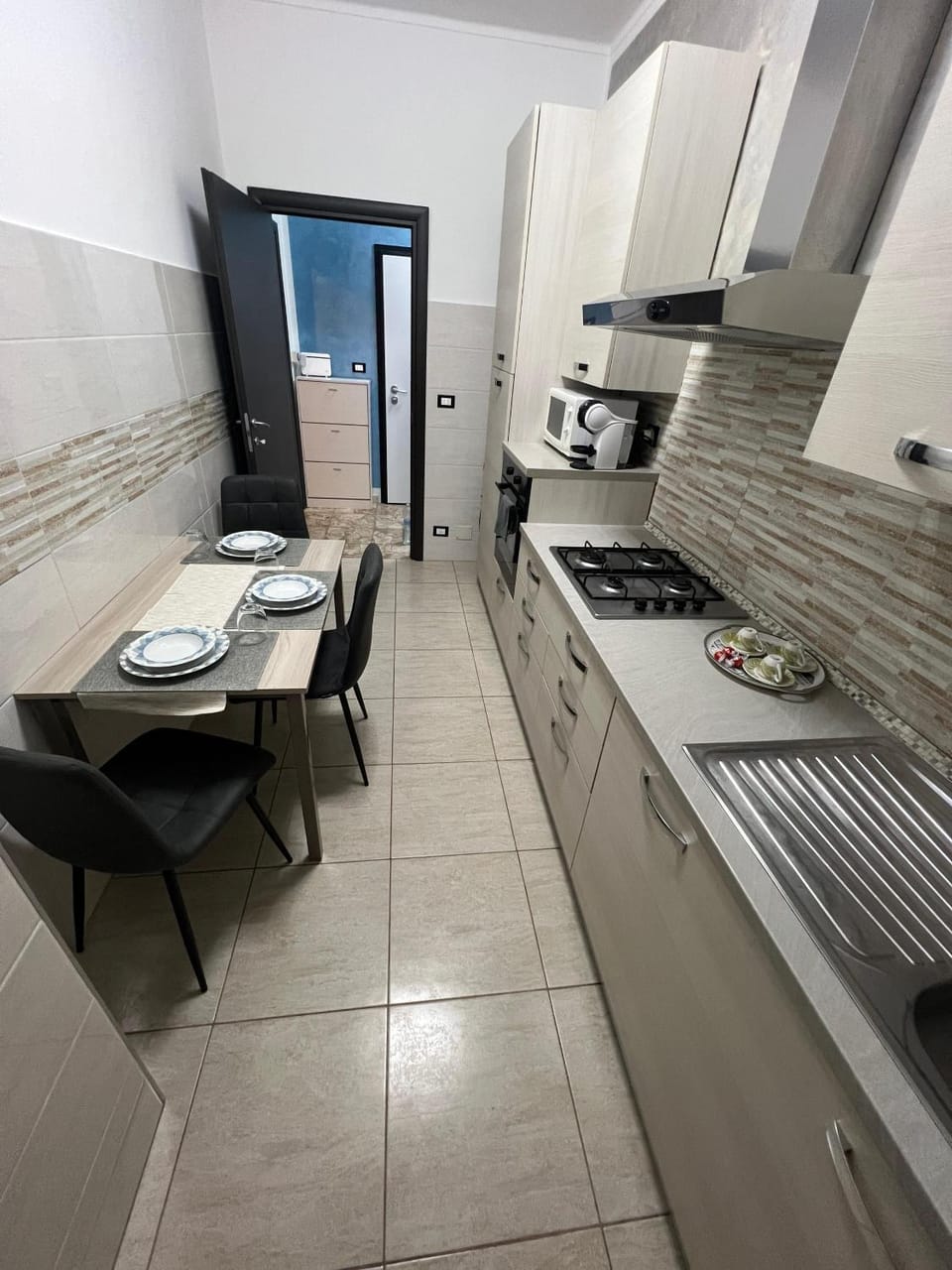 Kitchen or kitchenette, Dining area, stove