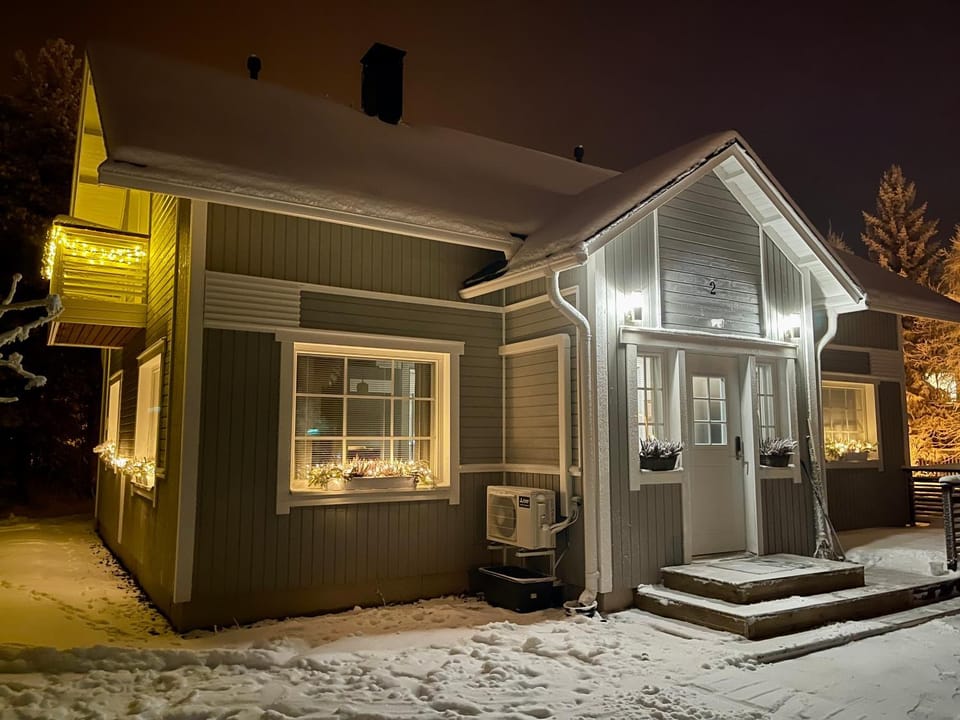 Villa Polar Glow House - near Santa Claus Village Villa in Rovaniemi