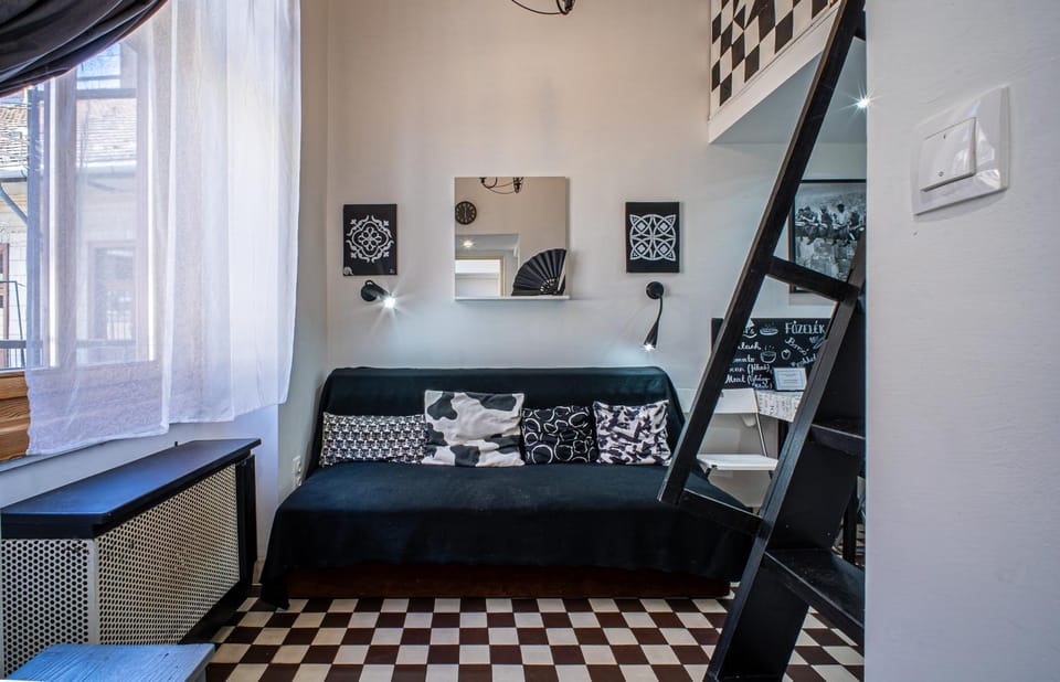 Cosmopolis Rákóczi Black&White Apartment in Budapest