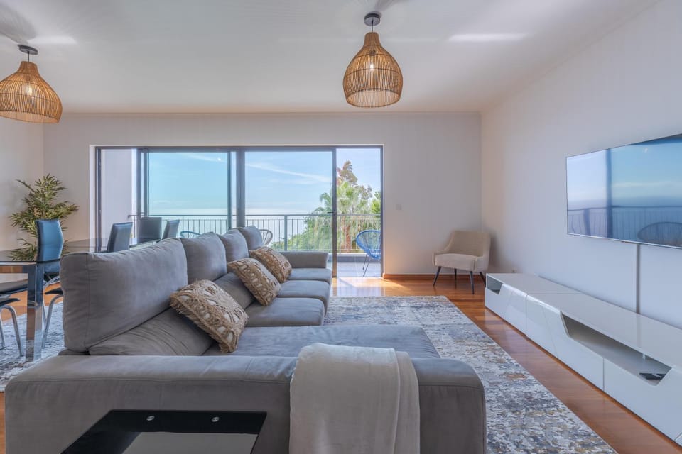 Communal lounge/ TV room, TV and multimedia, Living room, Seating area, Evening entertainment