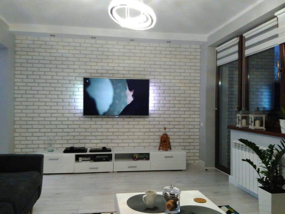 Communal lounge/ TV room, TV and multimedia, Living room, Seating area, Evening entertainment