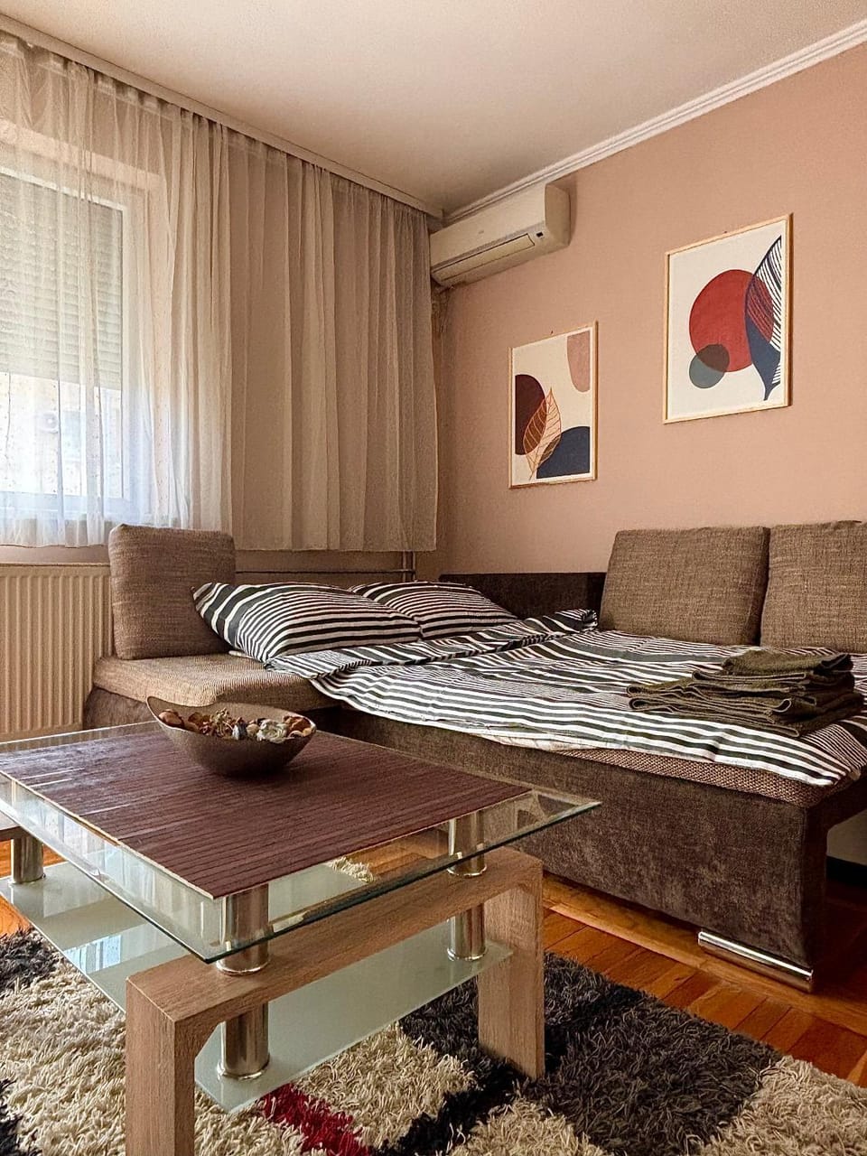 Bed, Living room