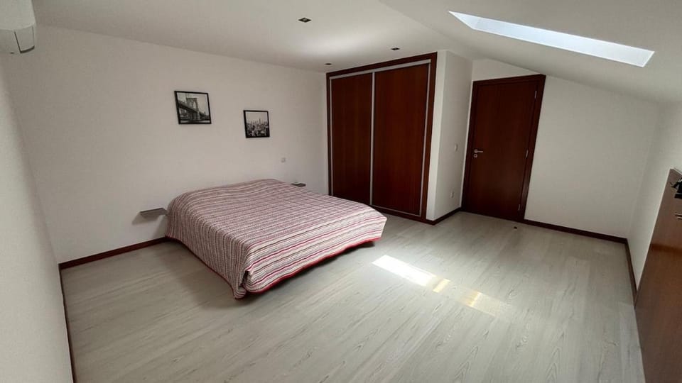 Bed, Photo of the whole room, Bedroom, wardrobe, air conditioner