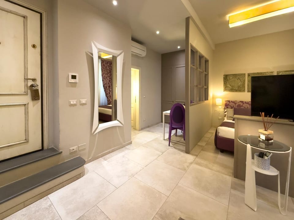 Bed, TV and multimedia, Living room, Photo of the whole room, Seating area, Dining area, Bedroom, wardrobe, air conditioner