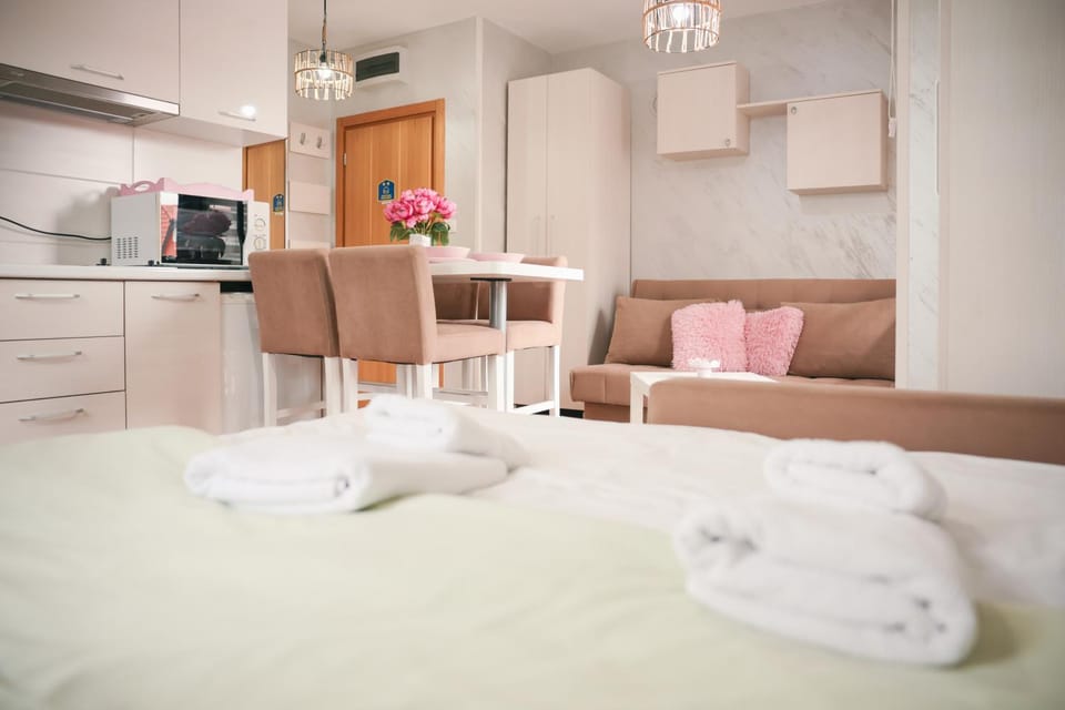 Kitchen or kitchenette, Living room, Bedroom