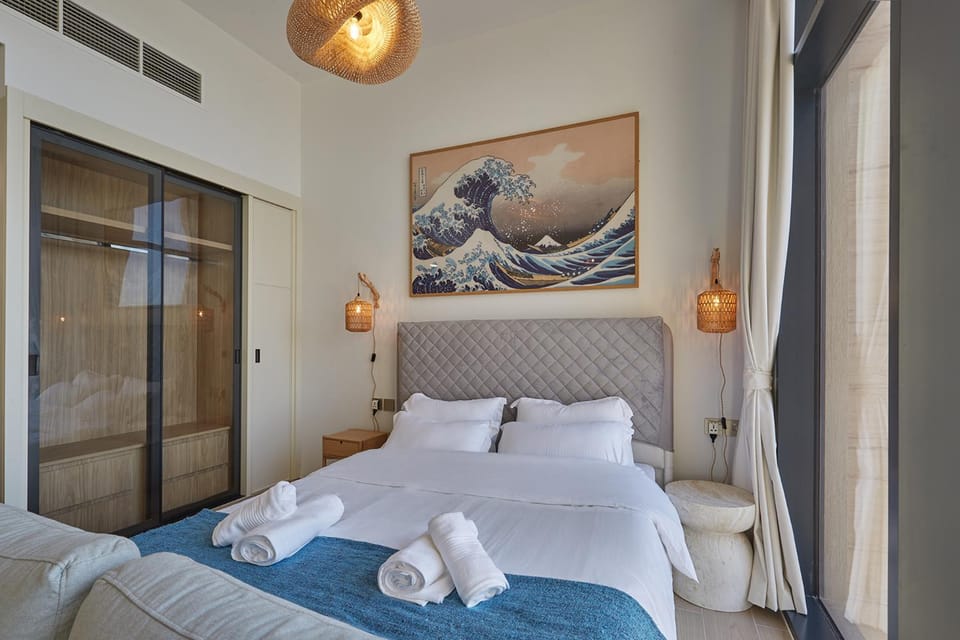 Bed, Bedroom, towels