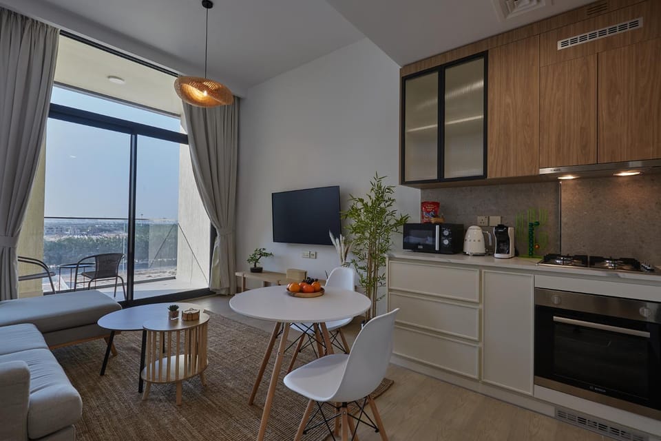 Coffee/tea facilities, Kitchen or kitchenette, Living room, Seating area, Dining area, oven, stove