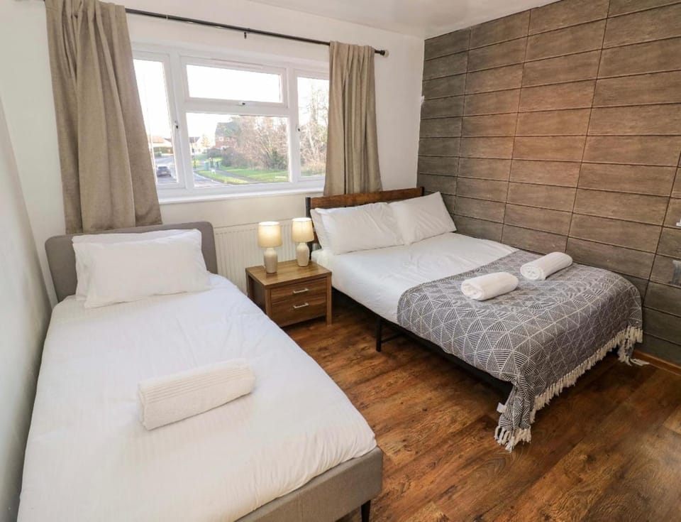 Leamington Spa House with 4 Bedrooms House in Royal Leamington Spa