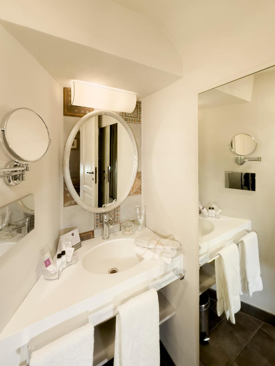 Bathroom, towels