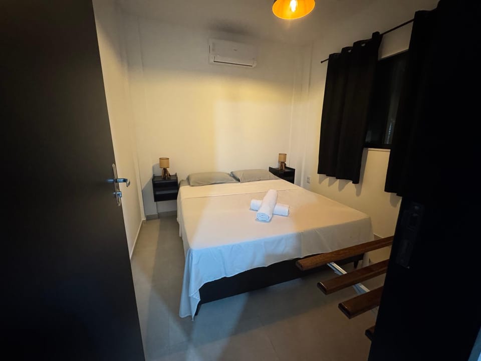 Bed, Photo of the whole room, towels