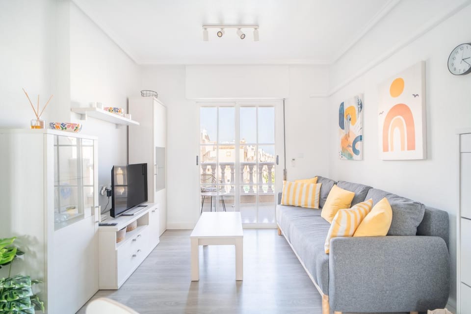 TV and multimedia, Living room, Seating area, Evening entertainment