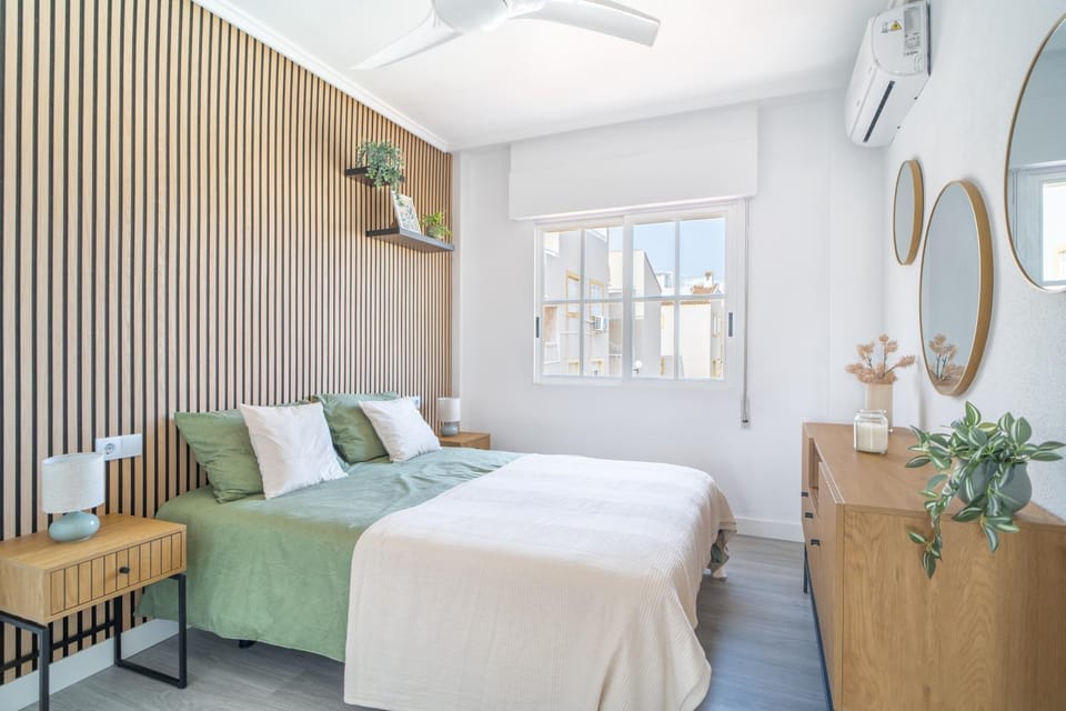 Bed, Photo of the whole room, Bedroom, air conditioner