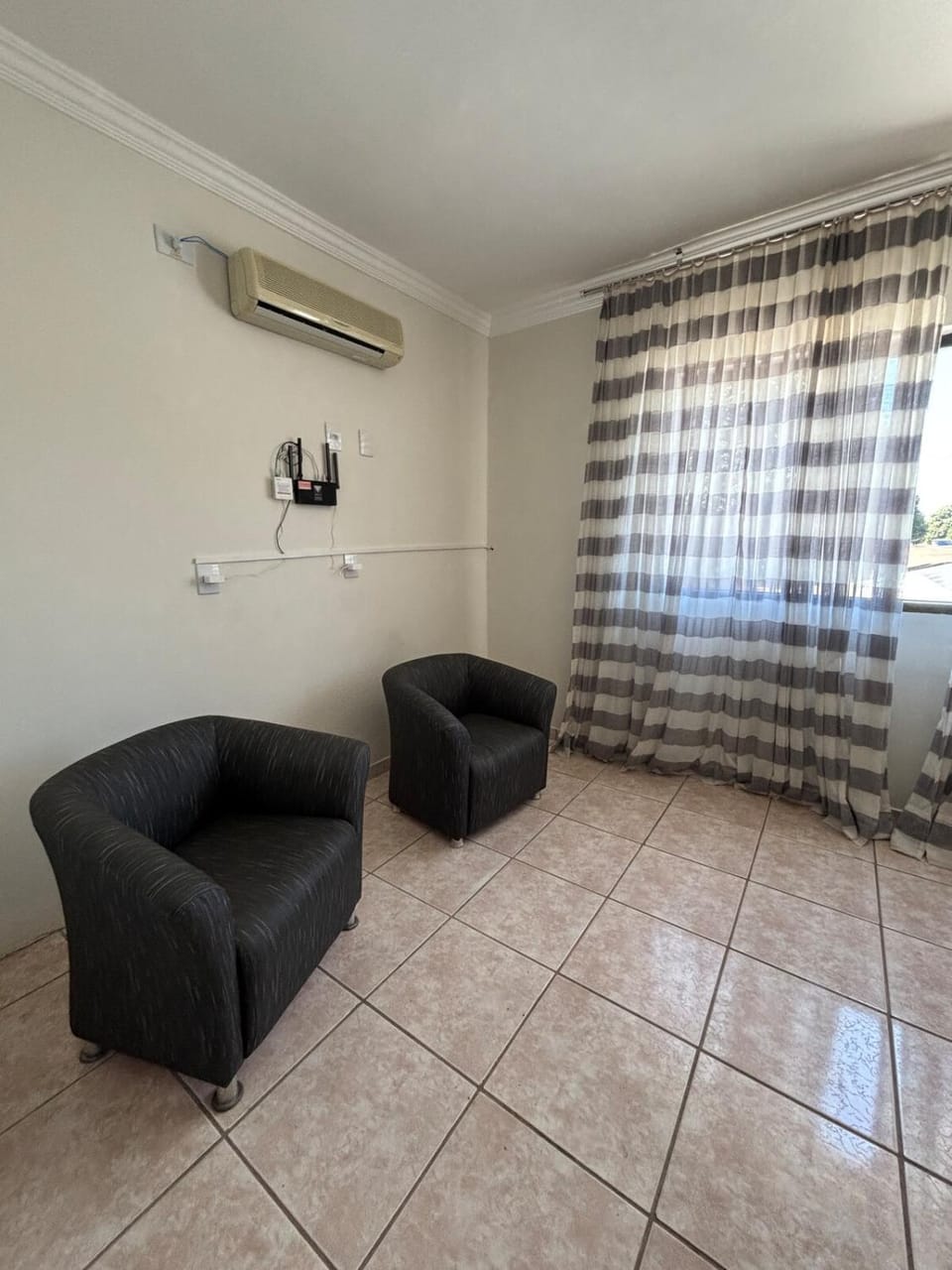 Seating area, Bedroom, air conditioner