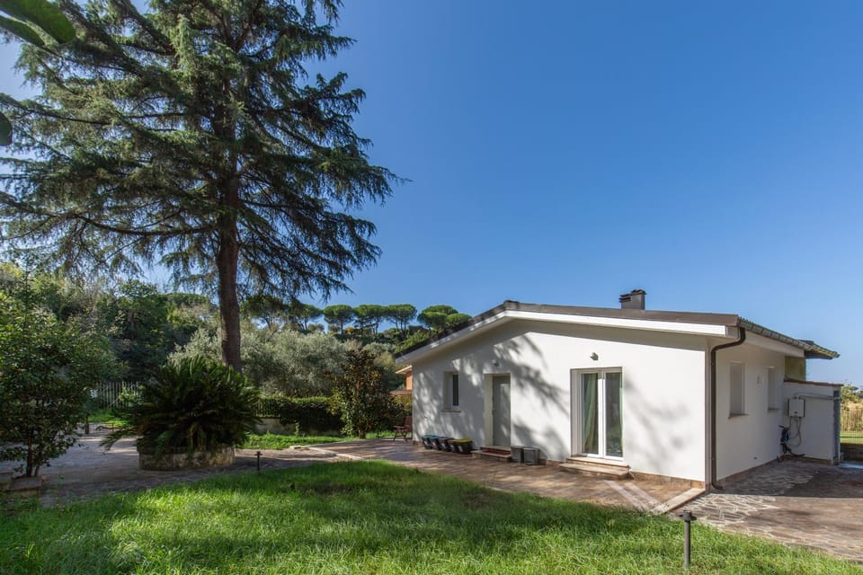 Property building, Day, Natural landscape, Garden, Garden view