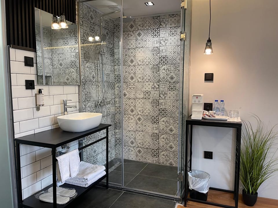 Shower, Bathroom