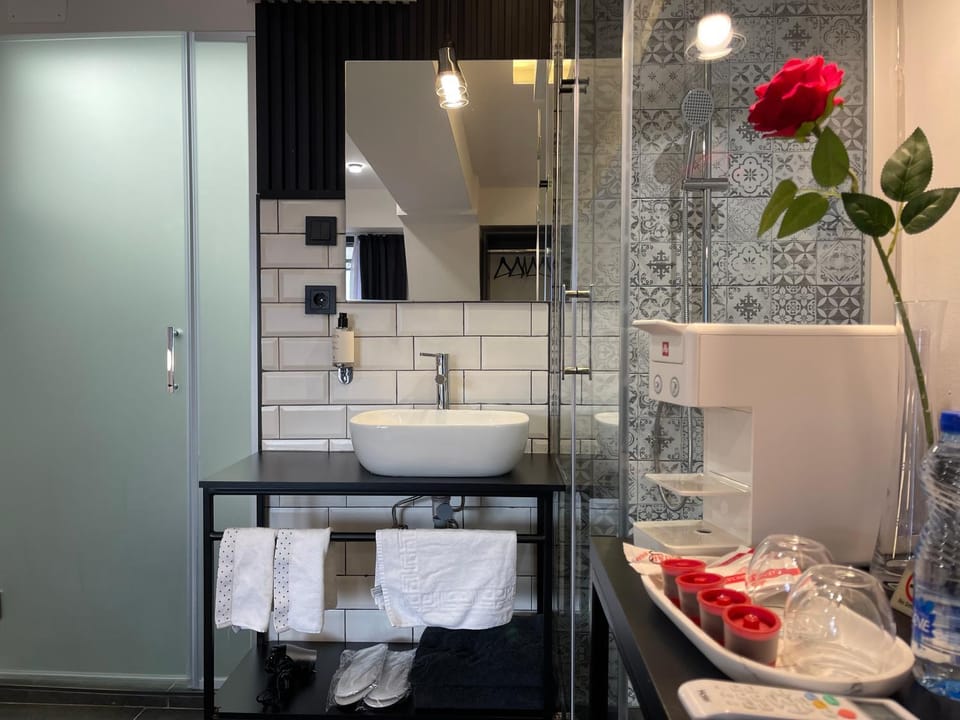 Shower, Bathroom, towels