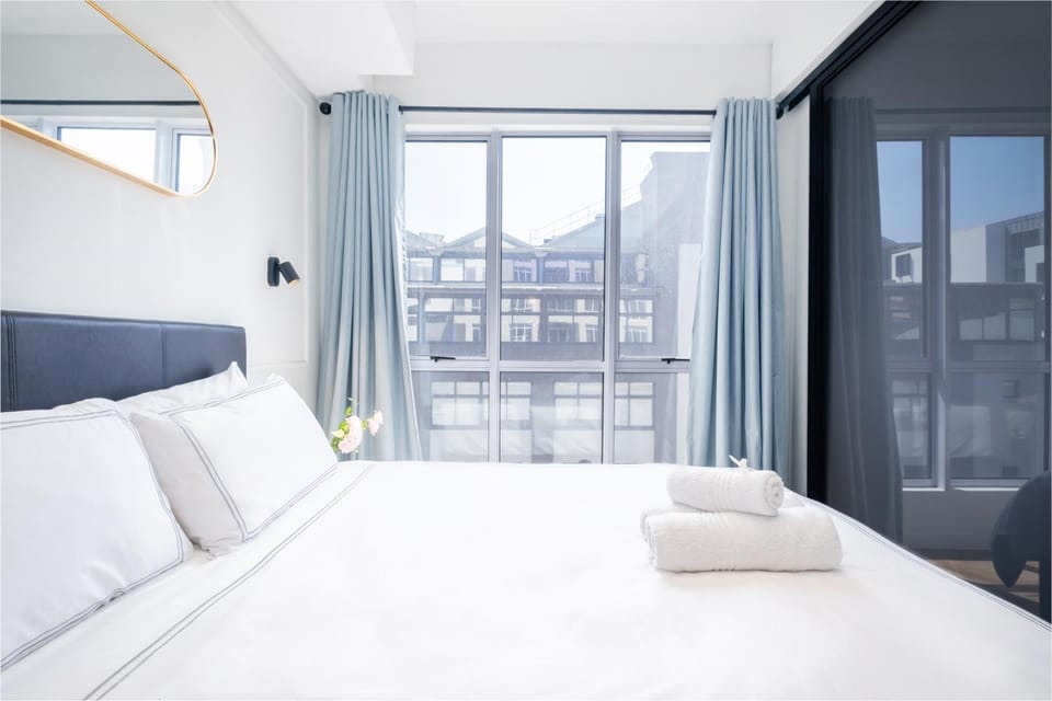 Bed, Bedroom, towels