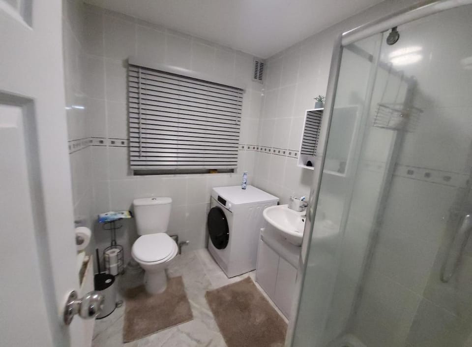 Cosy 1st Floor Flat North London Apartment in London
