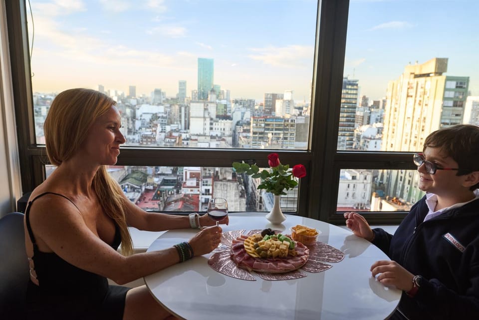 Dining area, Guests, City view