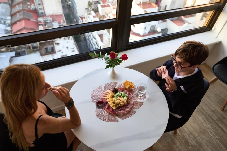 Dining area, Guests, Meals