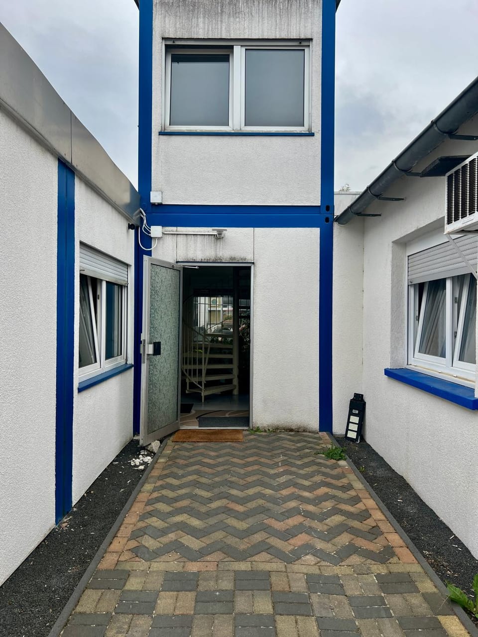 Property building, Facade/entrance, Day