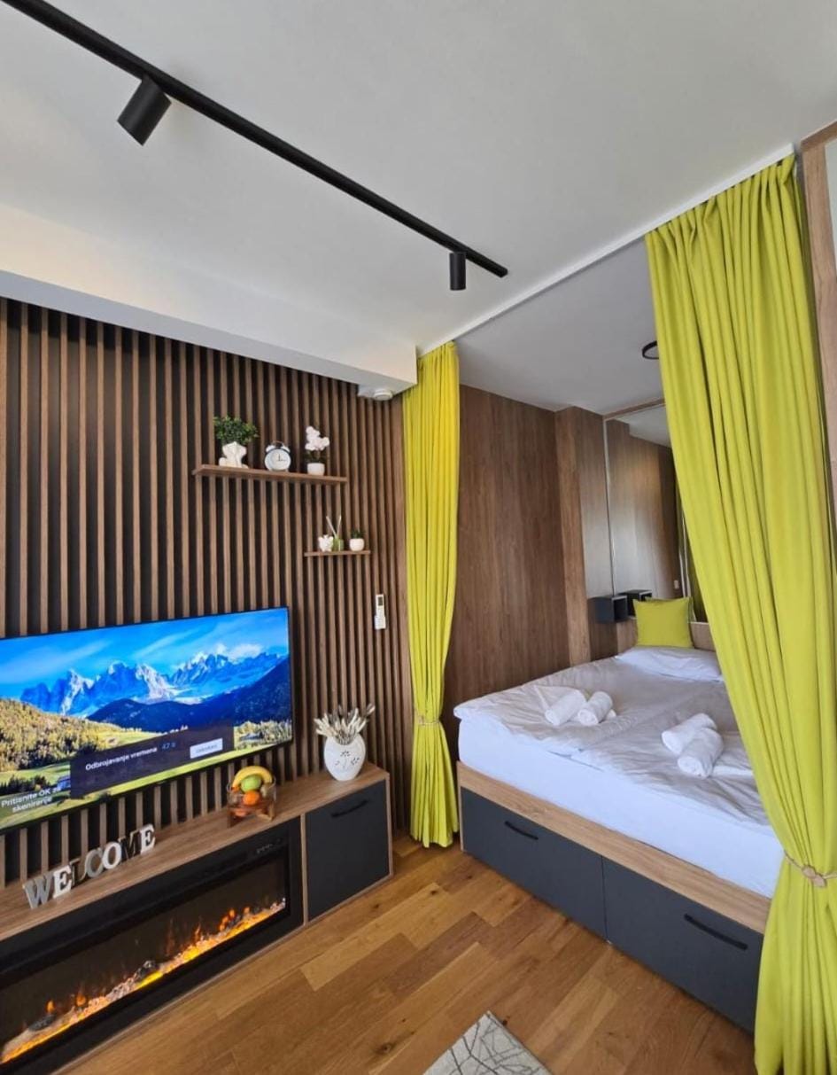 TV and multimedia, Photo of the whole room