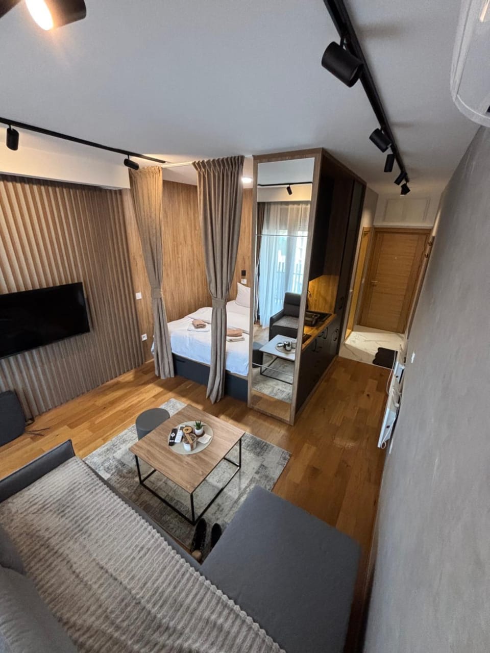 Living room, Photo of the whole room