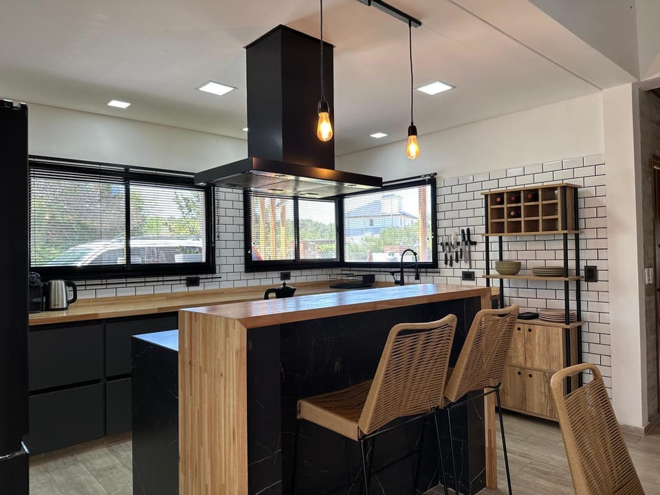 Kitchen or kitchenette, Dining area, stove