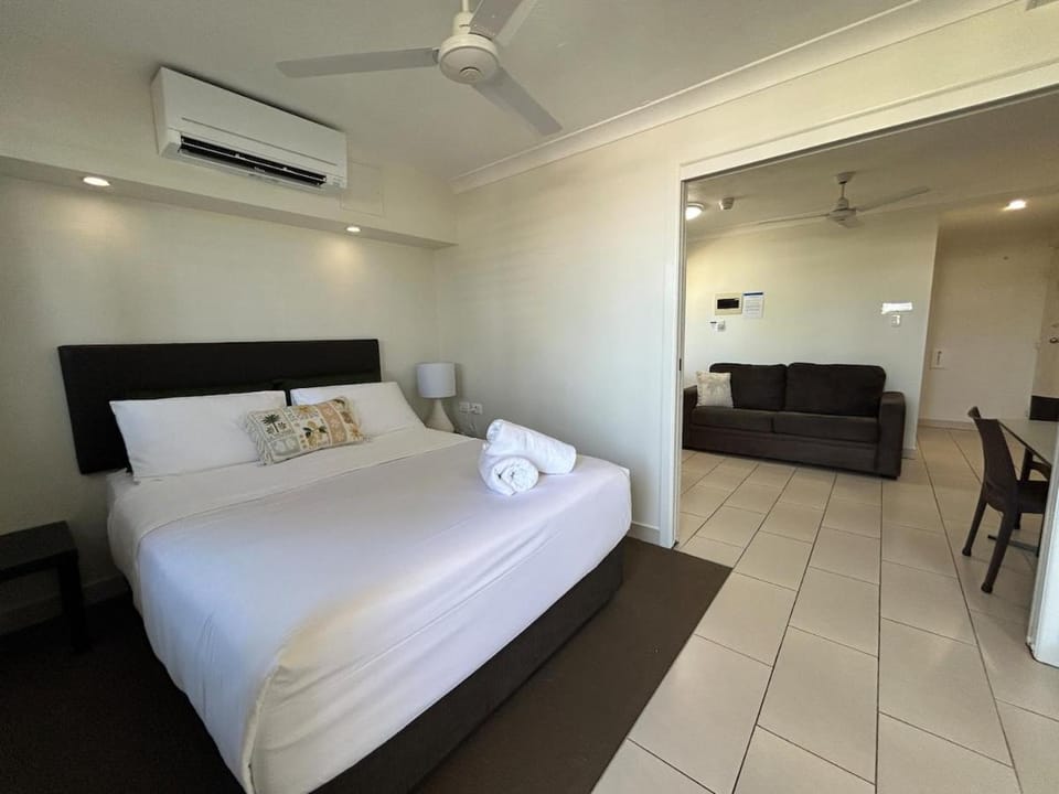Bed, Living room, Seating area, Bedroom, towels, air conditioner