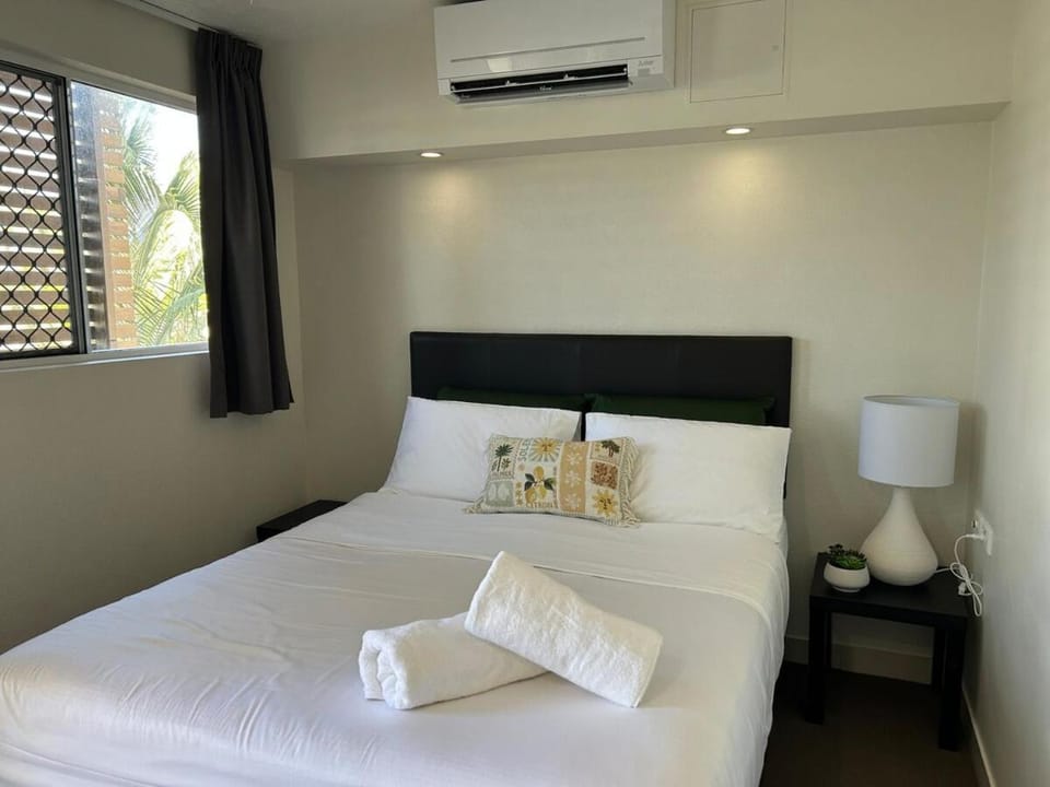 Bed, Bedroom, towels, air conditioner