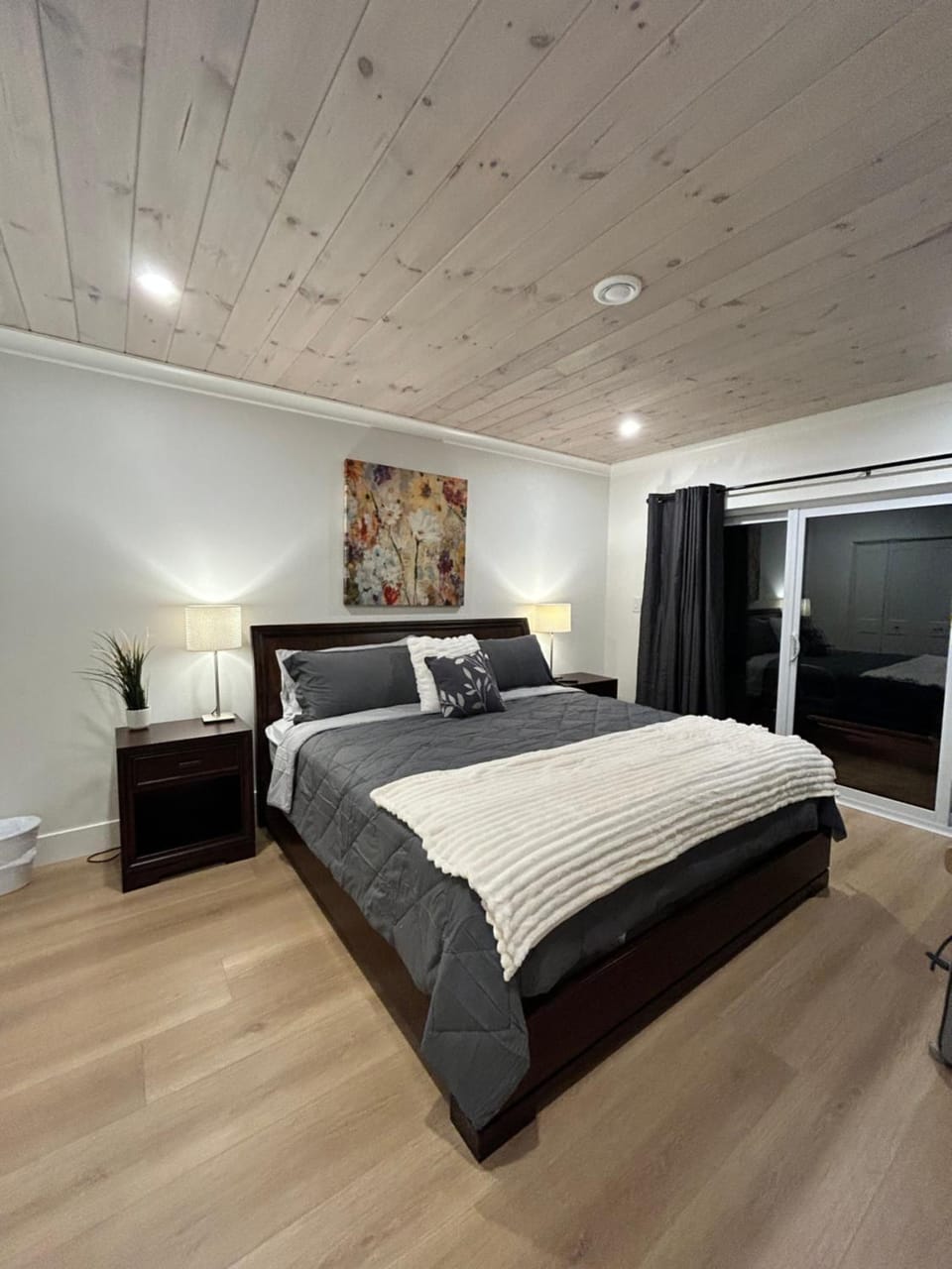 Garagemahal on Glengyle Apartment in Prince Edward County