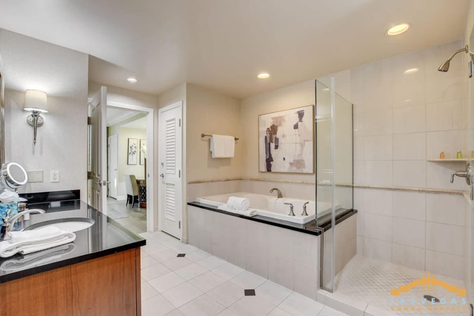 MGM Signature-23-702 1Bedroom 2Bath Balcony Suite House in Las Vegas Strip