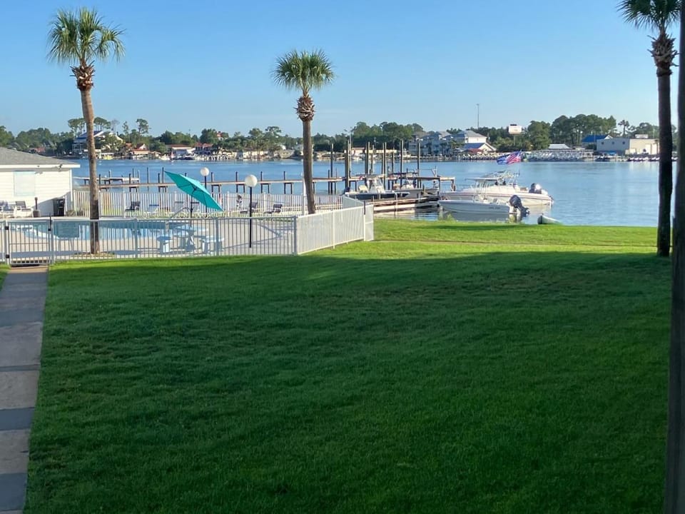 Make Your Getaway Apartment in Lower Grand Lagoon